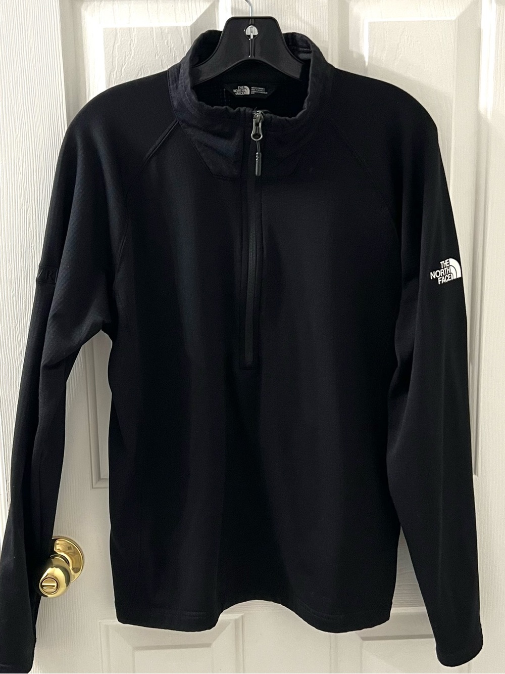 The North Face Men’s 1/2 Zip Black NVR Sweatshirt Medium